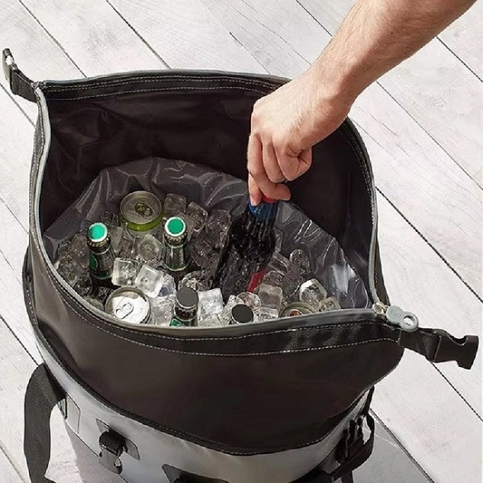 ソフトクーラーバッグはどのようにして荷物を低温に保つのでしょうか？